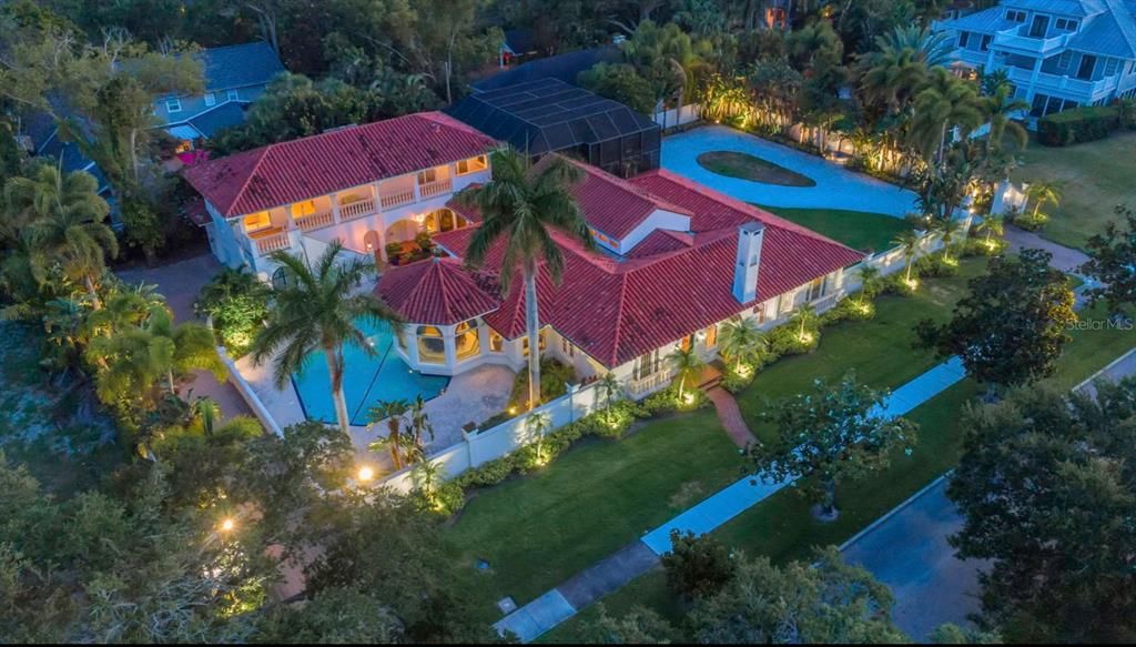 最近售出: $2,200,000 (4 贝兹, 5 浴室, 5992 平方英尺)