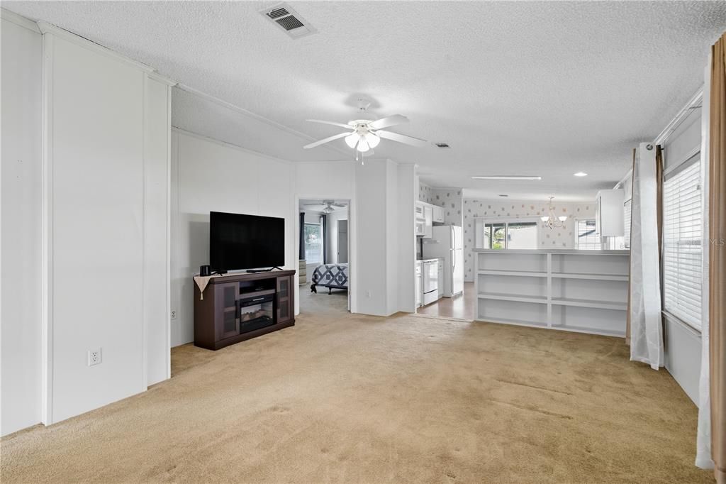 Под контрактом: $159,000 (3 спален, 2 ванн, 1296 Квадратных фут)