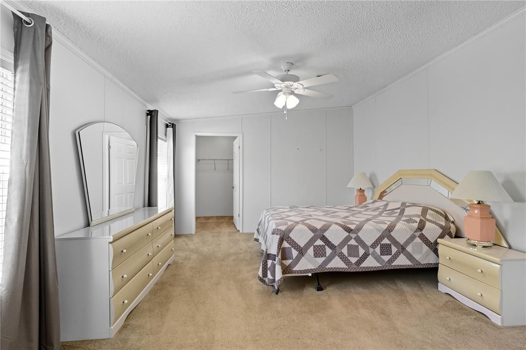 Под контрактом: $159,000 (3 спален, 2 ванн, 1296 Квадратных фут)