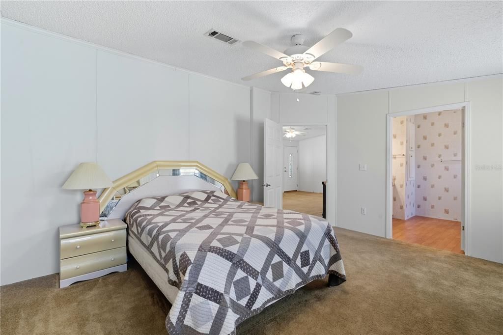 Под контрактом: $159,000 (3 спален, 2 ванн, 1296 Квадратных фут)