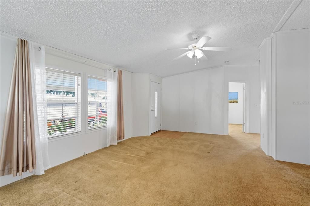 Под контрактом: $159,000 (3 спален, 2 ванн, 1296 Квадратных фут)