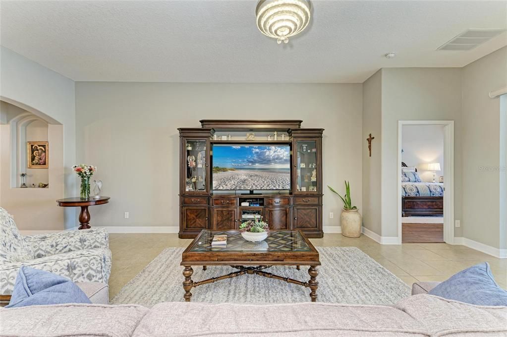 En Venta: $680,000 (4 camas, 3 baños, 2666 Pies cuadrados)