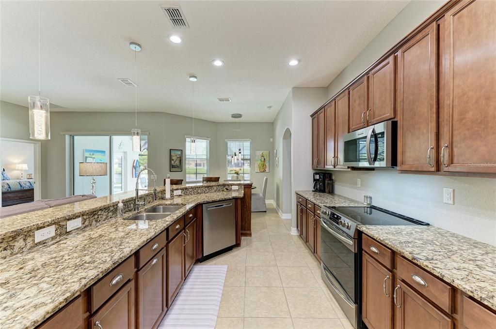 En Venta: $680,000 (4 camas, 3 baños, 2666 Pies cuadrados)