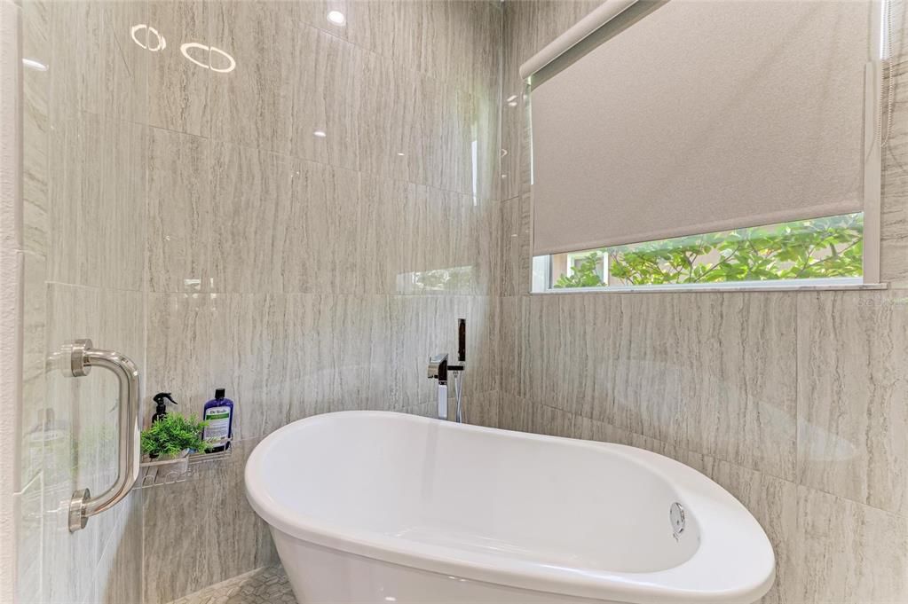 En Venta: $680,000 (4 camas, 3 baños, 2666 Pies cuadrados)