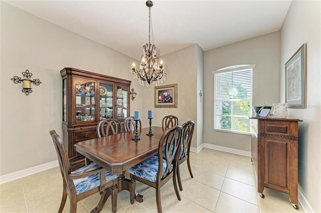 En Venta: $680,000 (4 camas, 3 baños, 2666 Pies cuadrados)