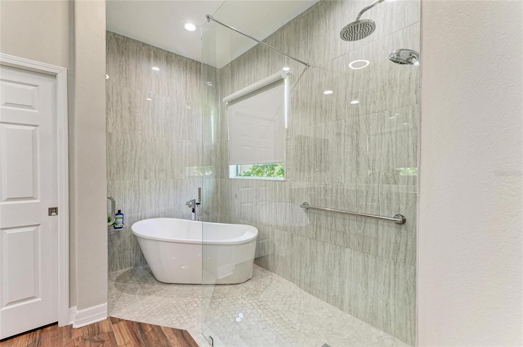 En Venta: $680,000 (4 camas, 3 baños, 2666 Pies cuadrados)