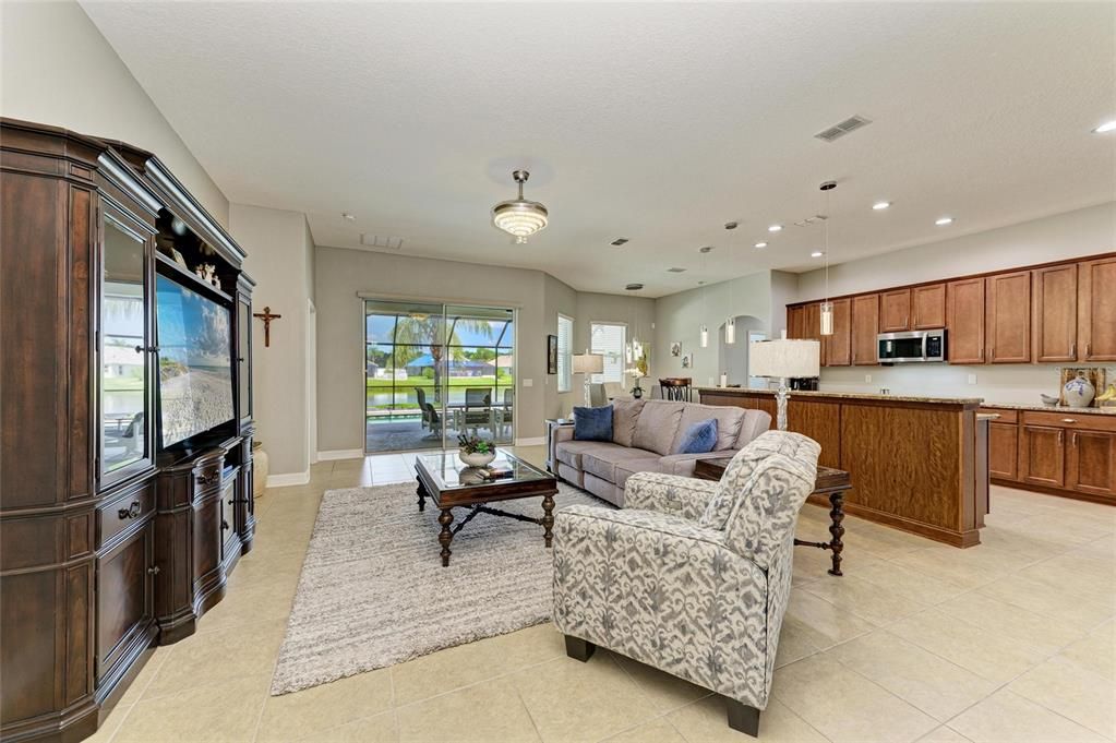 En Venta: $680,000 (4 camas, 3 baños, 2666 Pies cuadrados)