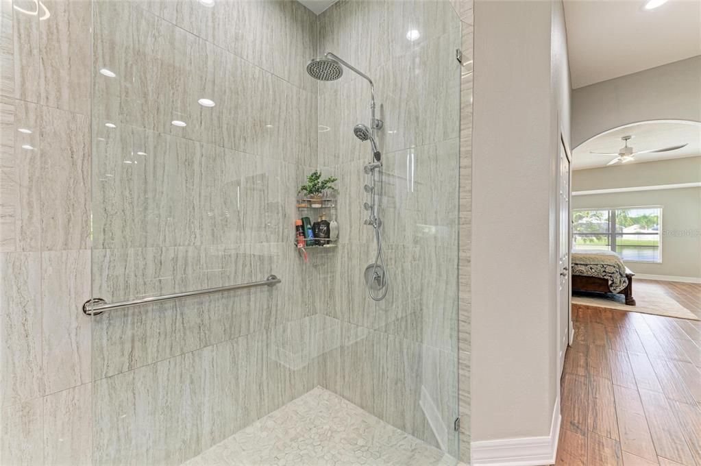 En Venta: $680,000 (4 camas, 3 baños, 2666 Pies cuadrados)