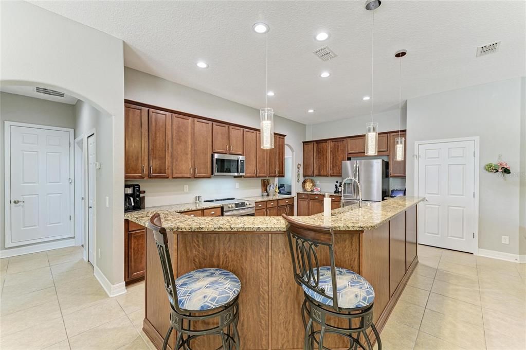 En Venta: $680,000 (4 camas, 3 baños, 2666 Pies cuadrados)