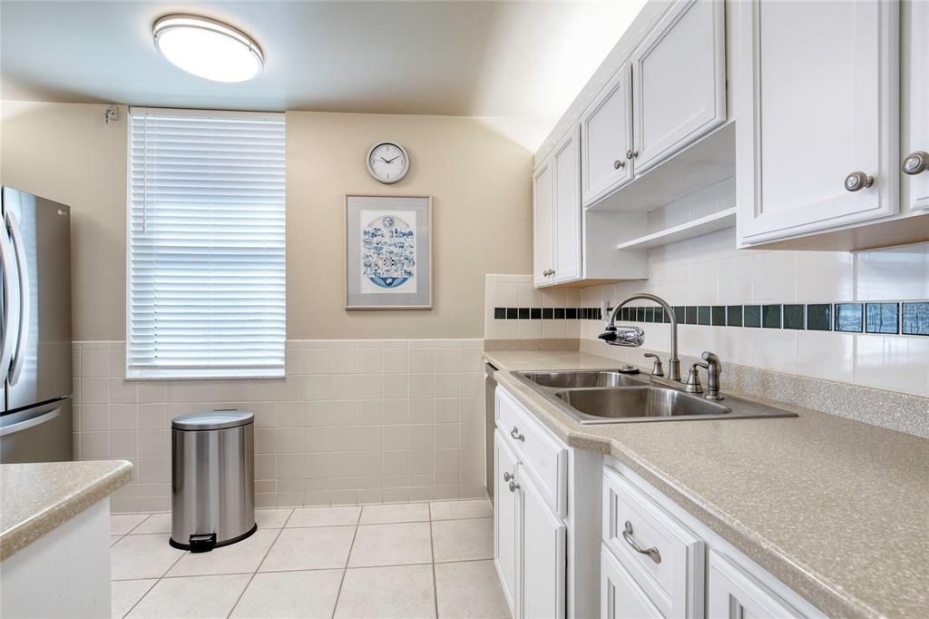 待售: $279,500 (2 贝兹, 2 浴室, 1275 平方英尺)