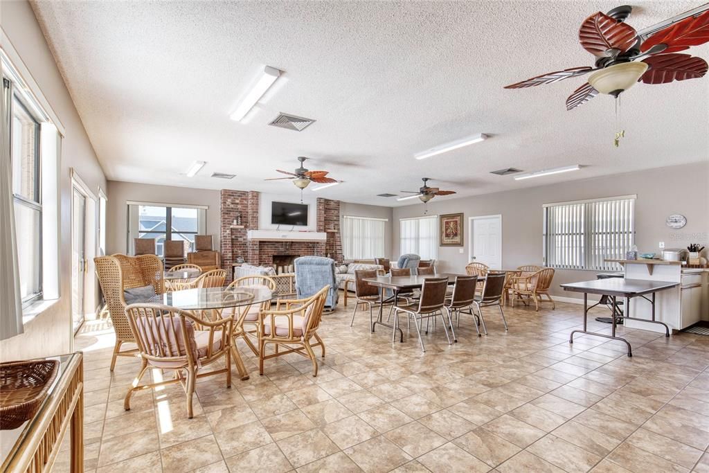 待售: $279,500 (2 贝兹, 2 浴室, 1275 平方英尺)