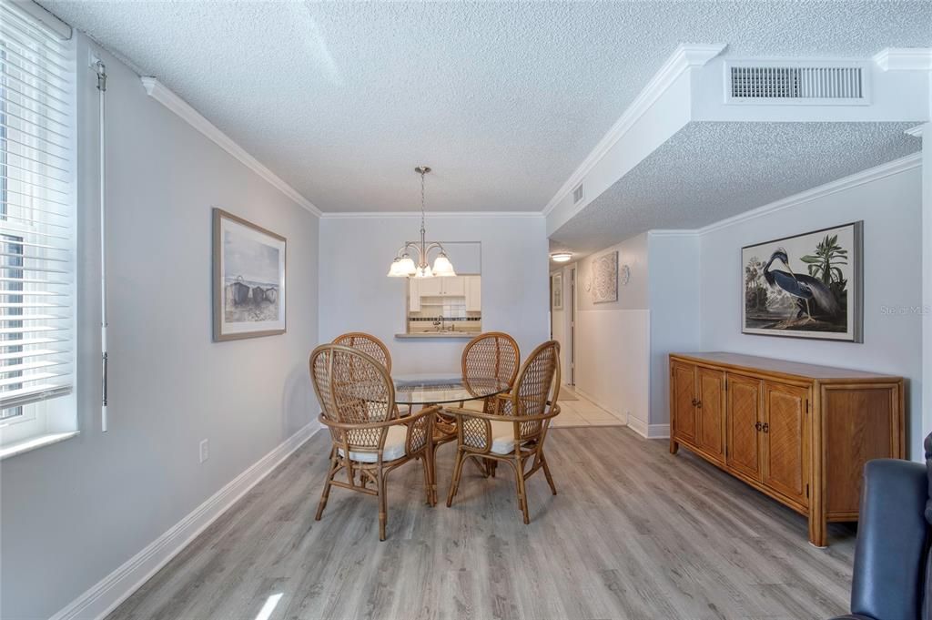 待售: $279,500 (2 贝兹, 2 浴室, 1275 平方英尺)