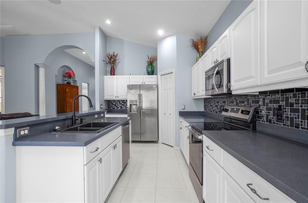 待售: $420,000 (3 贝兹, 2 浴室, 2191 平方英尺)