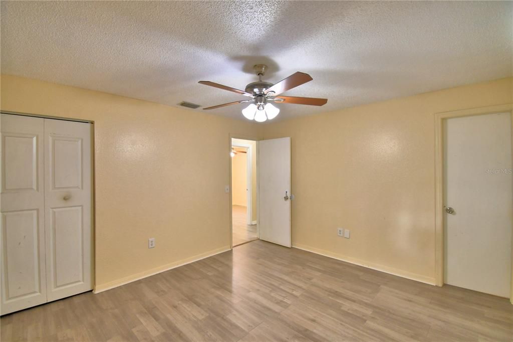 For Sale: $225,000 (3 beds, 1 baths, 984 Square Feet)