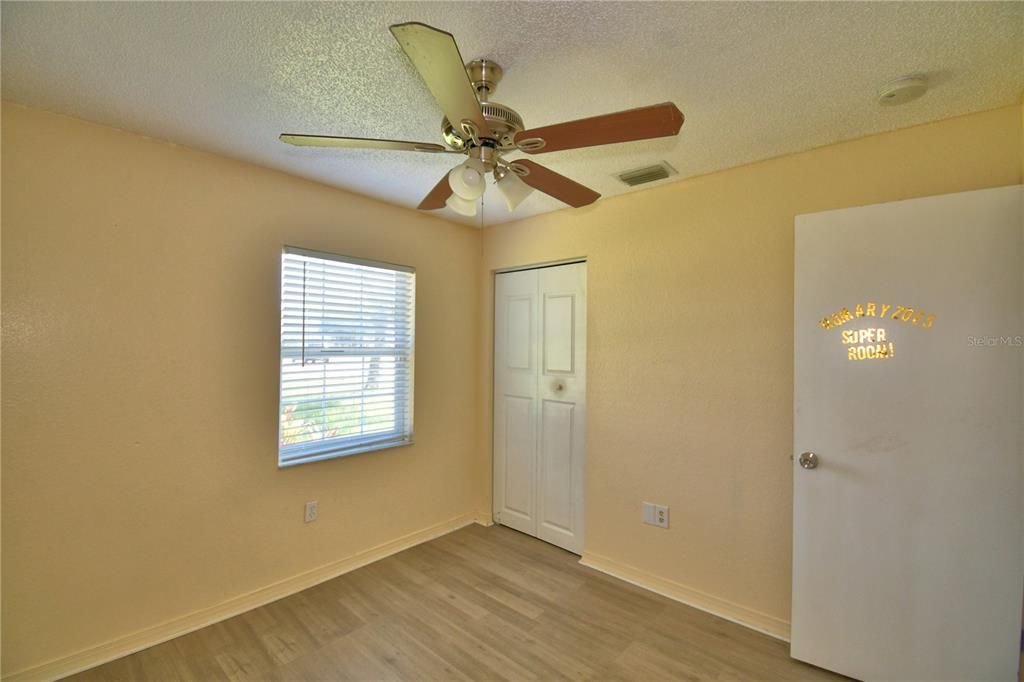 For Sale: $225,000 (3 beds, 1 baths, 984 Square Feet)
