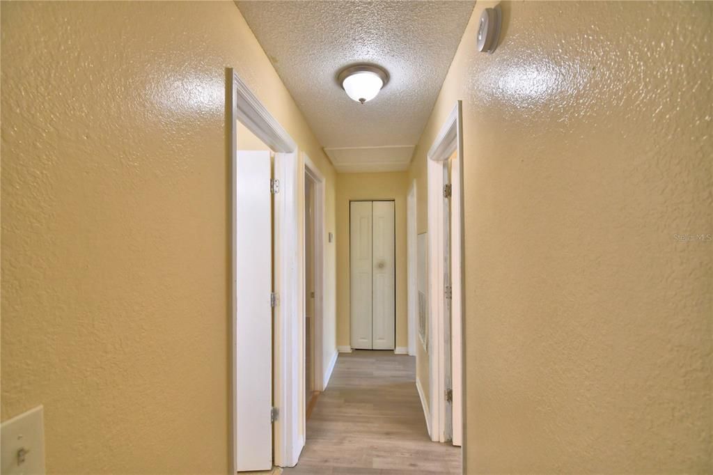 For Sale: $225,000 (3 beds, 1 baths, 984 Square Feet)