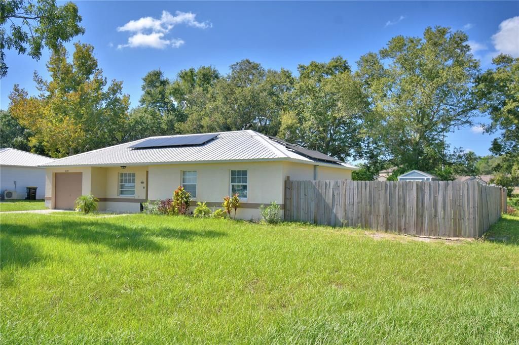 For Sale: $225,000 (3 beds, 1 baths, 984 Square Feet)