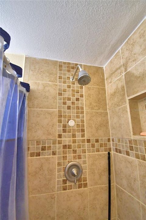 For Sale: $225,000 (3 beds, 1 baths, 984 Square Feet)