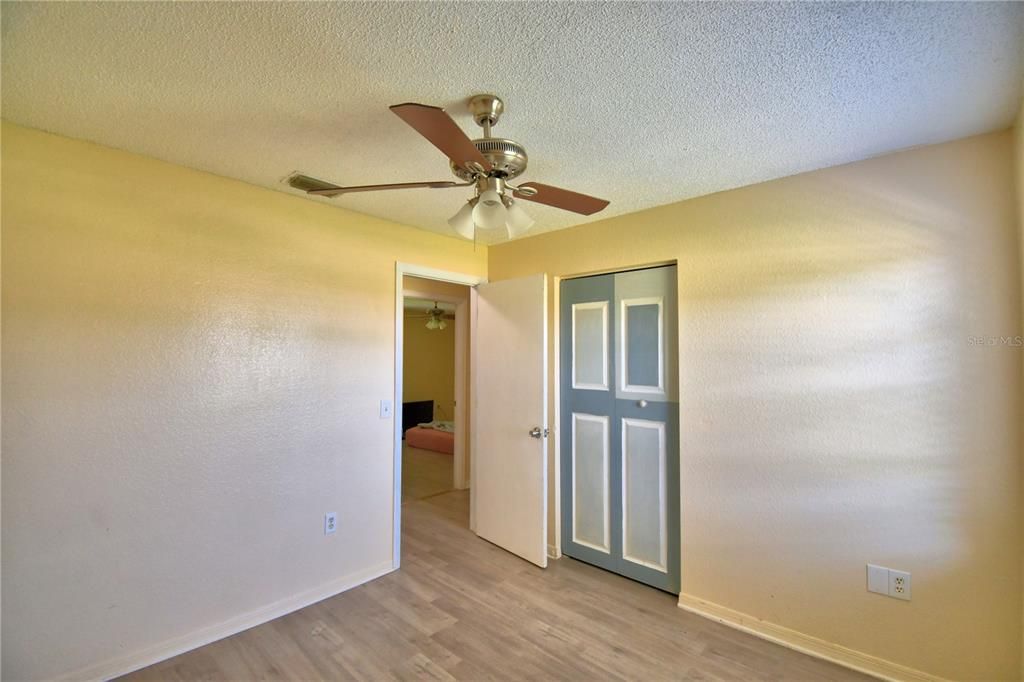 For Sale: $225,000 (3 beds, 1 baths, 984 Square Feet)