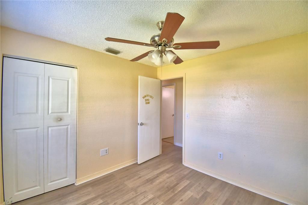 For Sale: $225,000 (3 beds, 1 baths, 984 Square Feet)