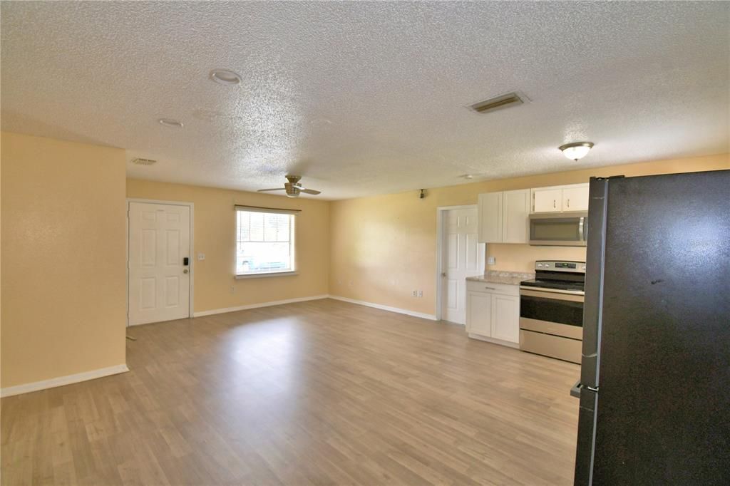 For Sale: $225,000 (3 beds, 1 baths, 984 Square Feet)