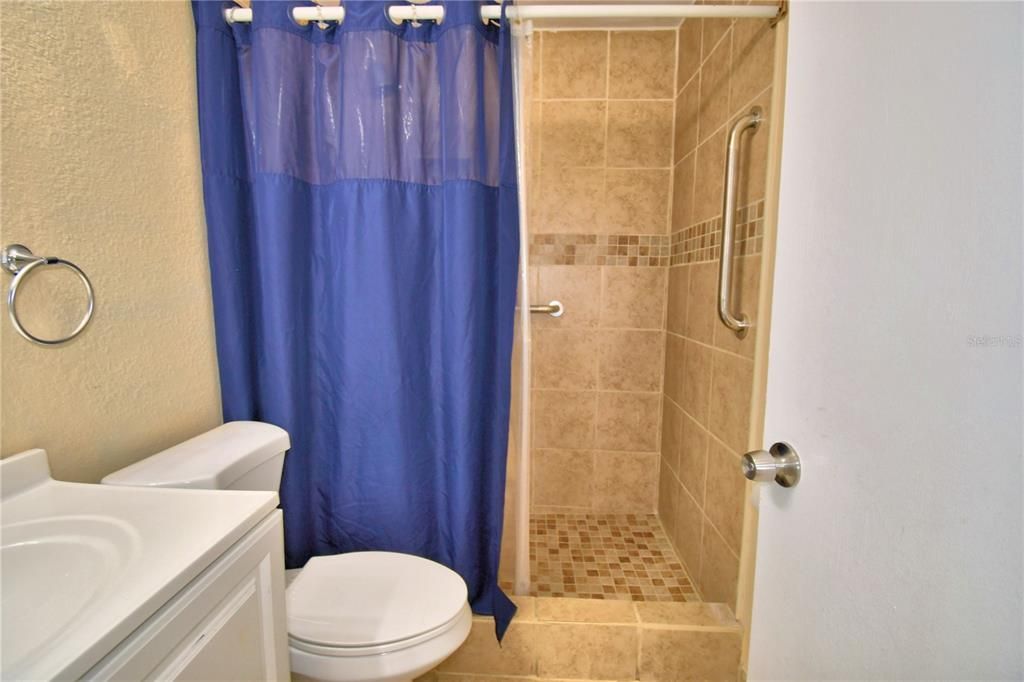 For Sale: $225,000 (3 beds, 1 baths, 984 Square Feet)