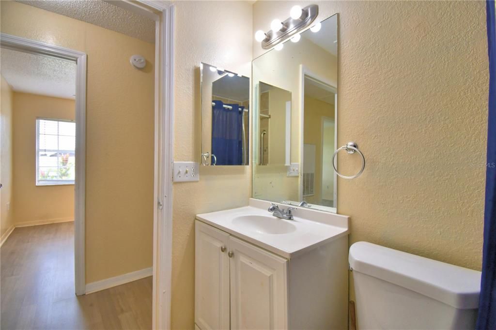 For Sale: $225,000 (3 beds, 1 baths, 984 Square Feet)