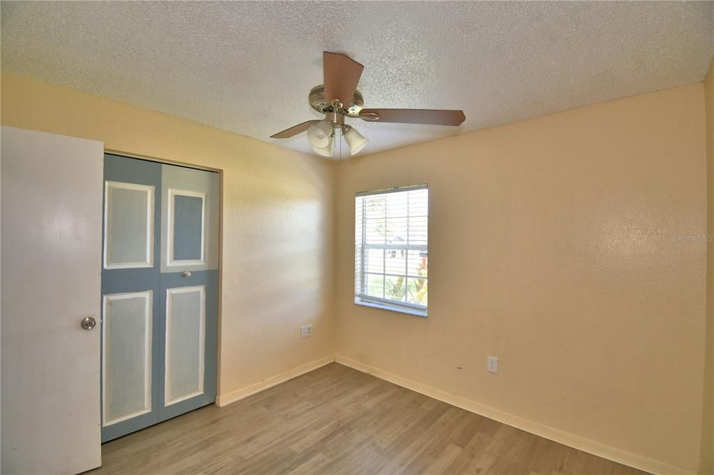 For Sale: $225,000 (3 beds, 1 baths, 984 Square Feet)