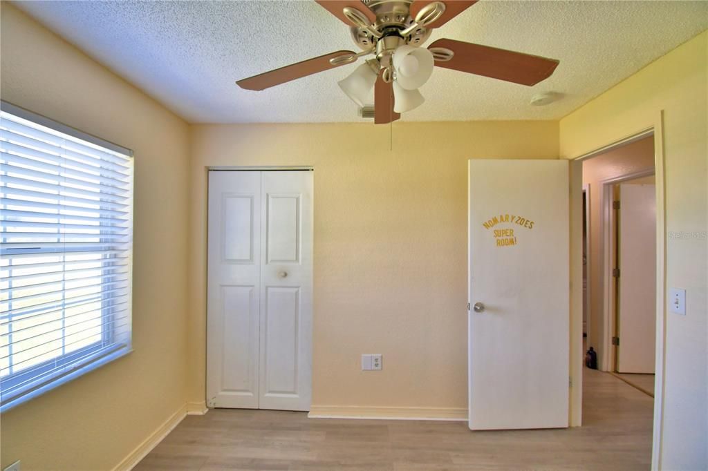 For Sale: $225,000 (3 beds, 1 baths, 984 Square Feet)