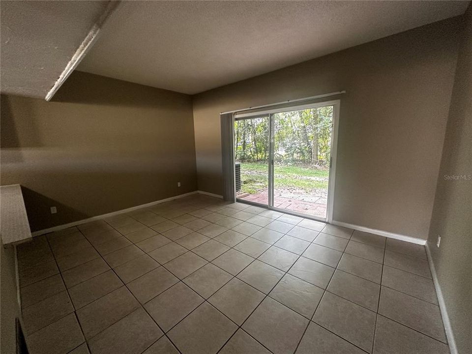 For Rent: $1,050 (1 beds, 1 baths, 642 Square Feet)