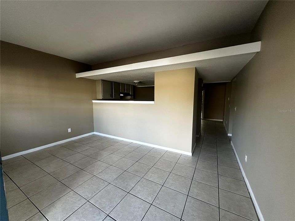 For Rent: $1,050 (1 beds, 1 baths, 642 Square Feet)