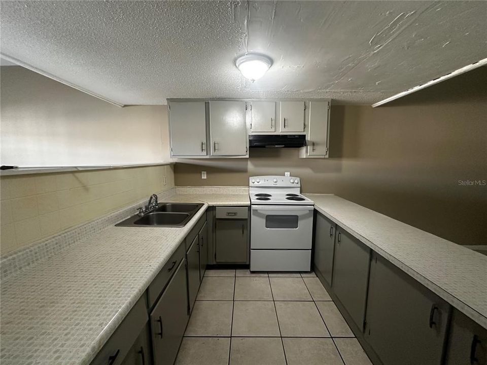 For Rent: $1,050 (1 beds, 1 baths, 642 Square Feet)
