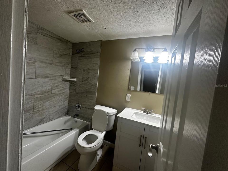 For Rent: $1,050 (1 beds, 1 baths, 642 Square Feet)