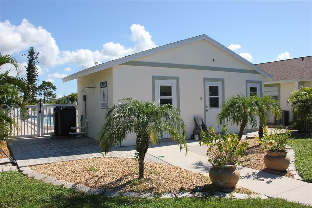 Active With Contract: $139,900 (2 beds, 2 baths, 933 Square Feet)