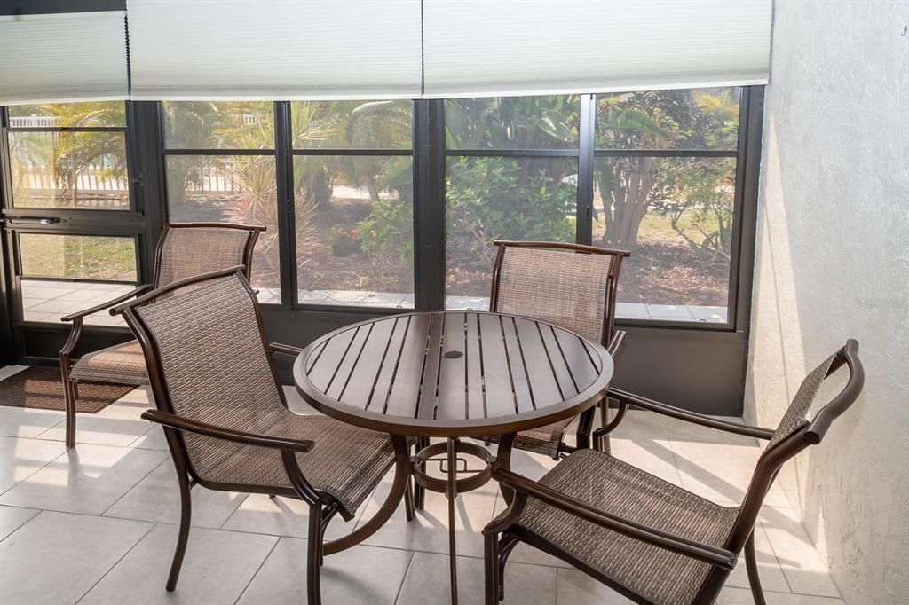 Active With Contract: $139,900 (2 beds, 2 baths, 933 Square Feet)