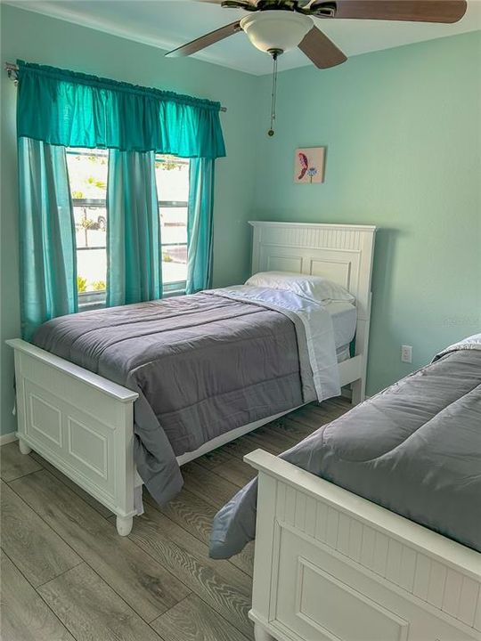 Active With Contract: $139,900 (2 beds, 2 baths, 933 Square Feet)