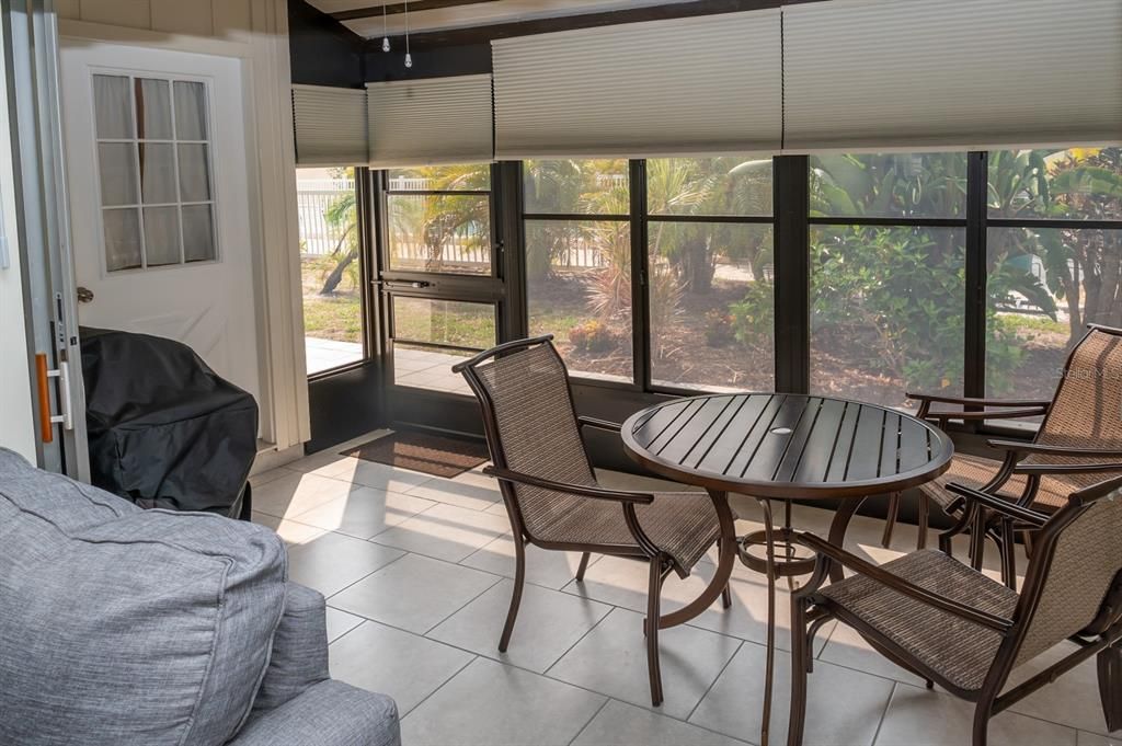 Active With Contract: $139,900 (2 beds, 2 baths, 933 Square Feet)