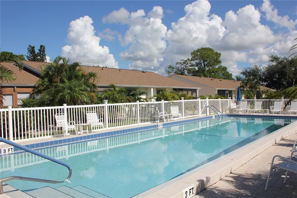 Active With Contract: $139,900 (2 beds, 2 baths, 933 Square Feet)