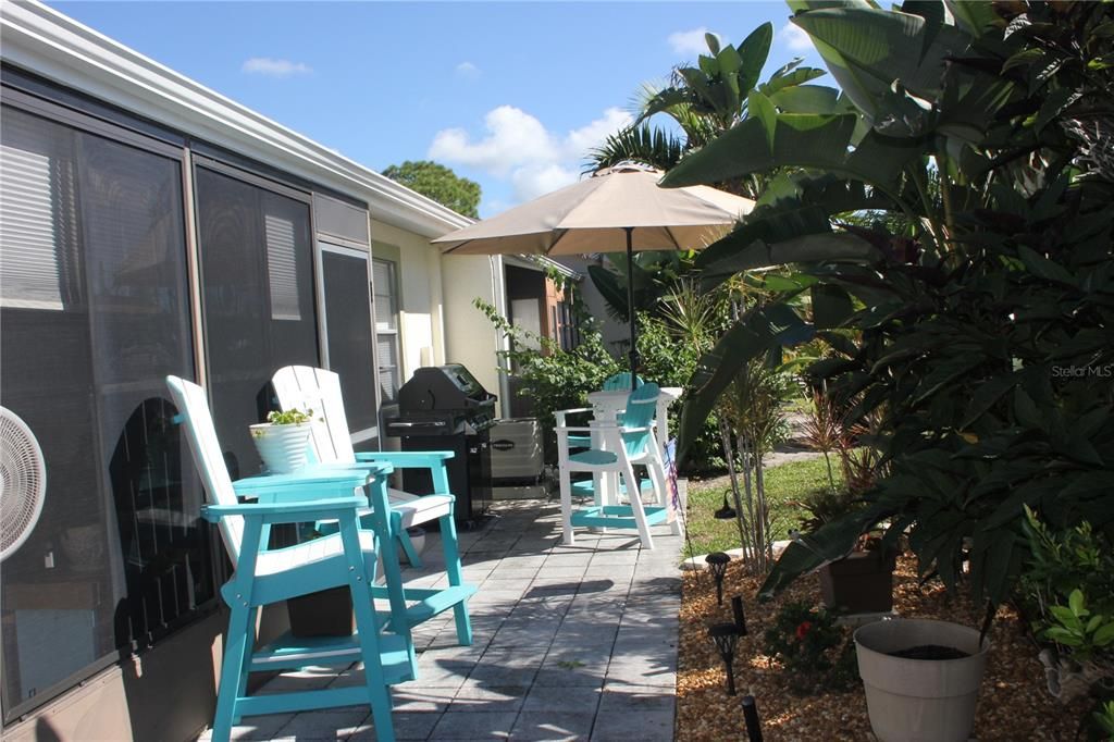 Active With Contract: $139,900 (2 beds, 2 baths, 933 Square Feet)