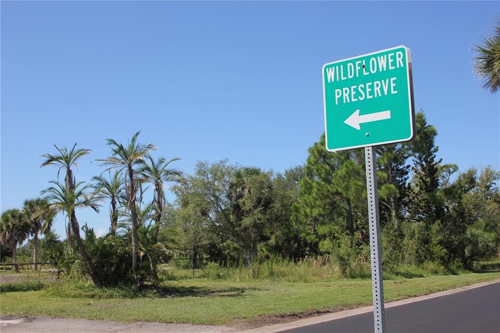 Active With Contract: $139,900 (2 beds, 2 baths, 933 Square Feet)