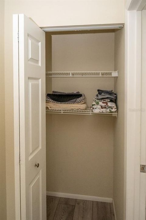 Active With Contract: $139,900 (2 beds, 2 baths, 933 Square Feet)