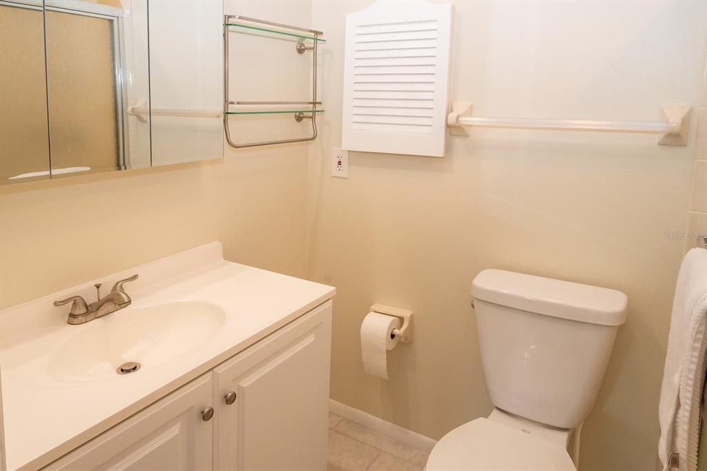 Active With Contract: $139,900 (2 beds, 2 baths, 933 Square Feet)