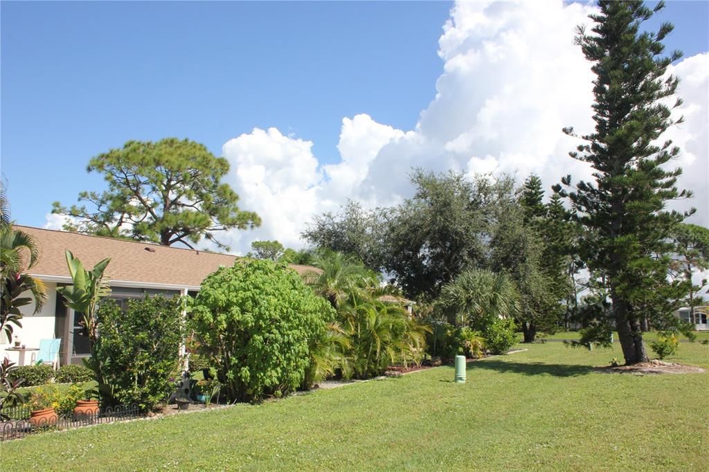 Active With Contract: $139,900 (2 beds, 2 baths, 933 Square Feet)