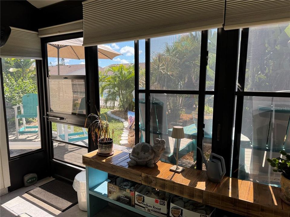 Active With Contract: $139,900 (2 beds, 2 baths, 933 Square Feet)