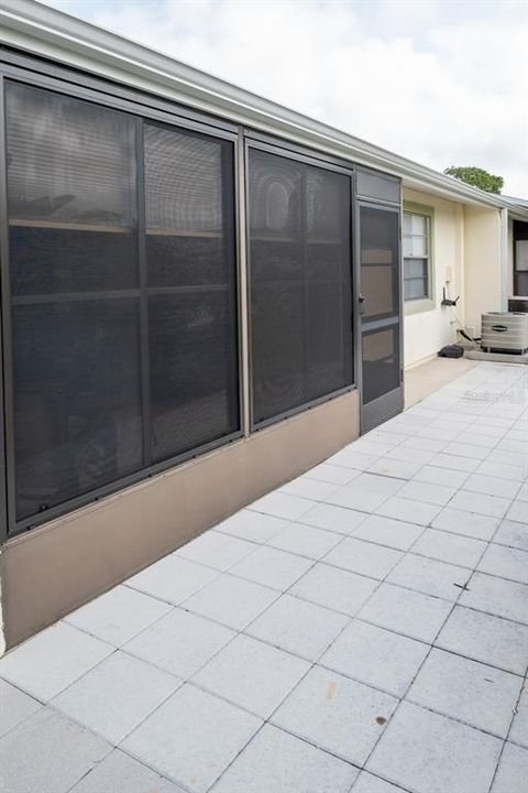 Active With Contract: $139,900 (2 beds, 2 baths, 933 Square Feet)