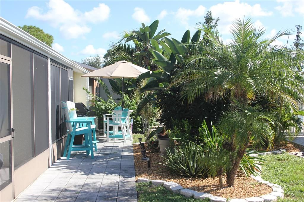 Active With Contract: $139,900 (2 beds, 2 baths, 933 Square Feet)