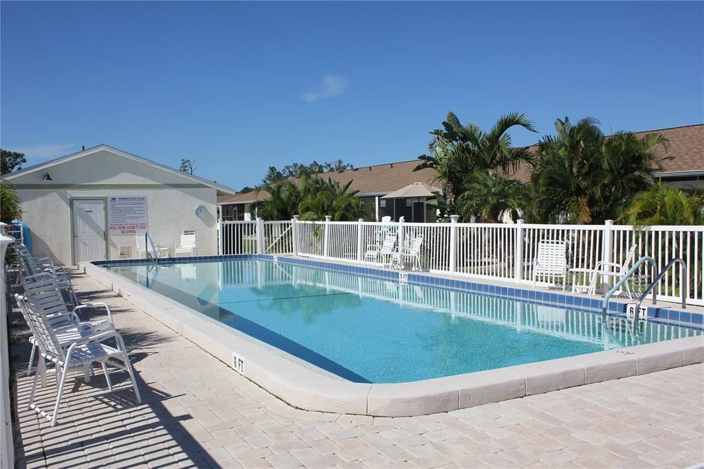 Active With Contract: $139,900 (2 beds, 2 baths, 933 Square Feet)