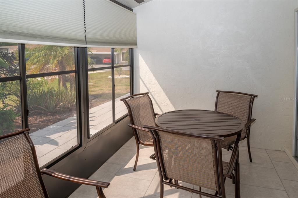 Active With Contract: $139,900 (2 beds, 2 baths, 933 Square Feet)