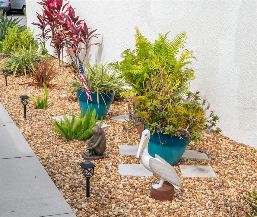 Active With Contract: $139,900 (2 beds, 2 baths, 933 Square Feet)