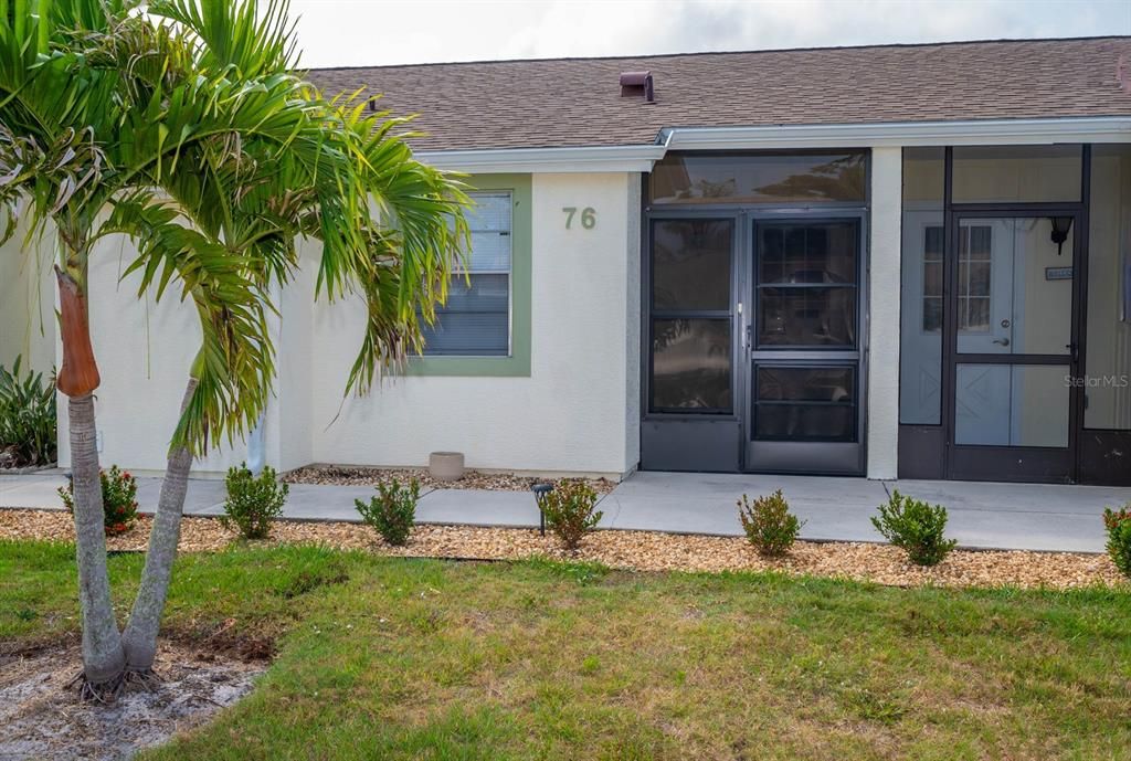 Active With Contract: $139,900 (2 beds, 2 baths, 933 Square Feet)